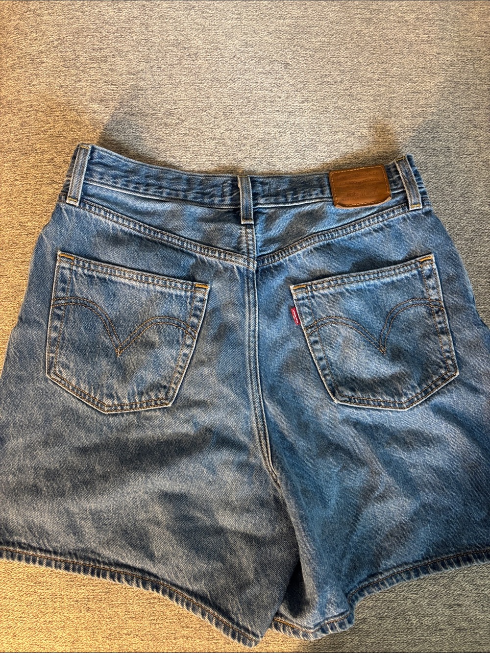 Levi’s Ribcage Shorts - Picture 5 of 6